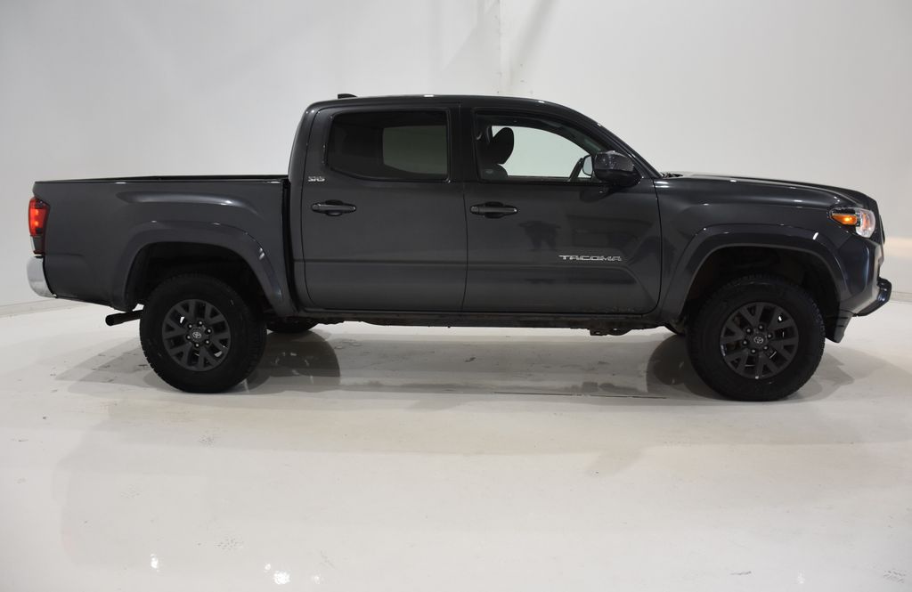 2022 Toyota Tacoma SR5 3