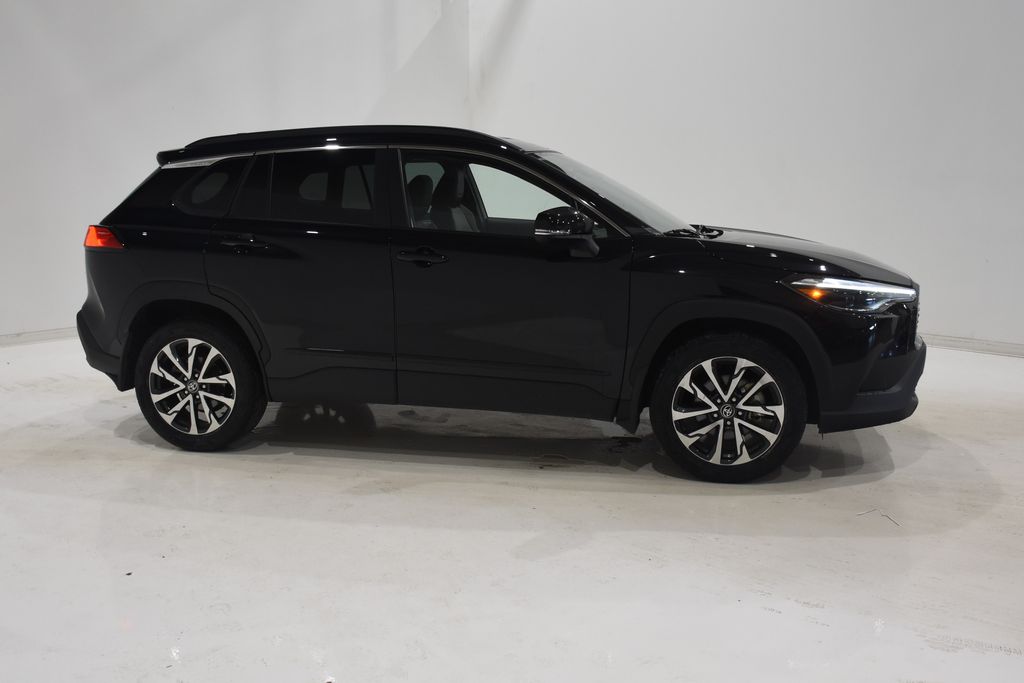 2022 Toyota Corolla Cross XLE 3