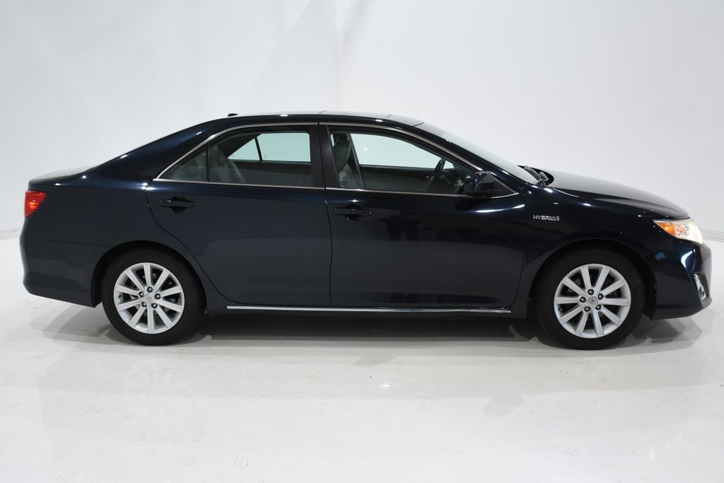 2013 Toyota Camry Hybrid XLE 3