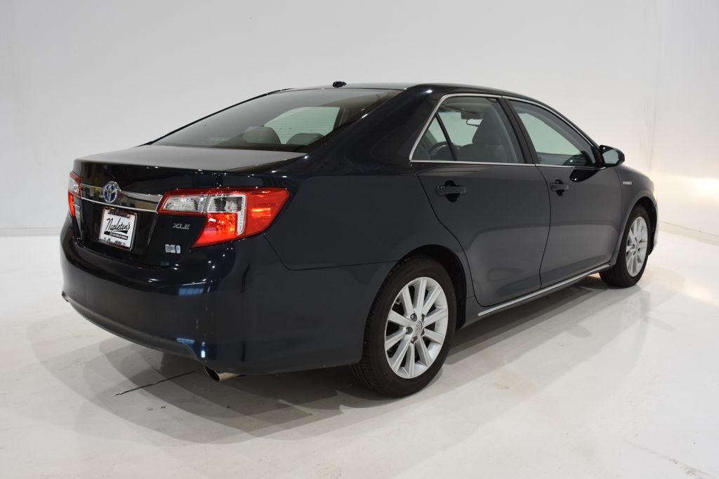 2013 Toyota Camry Hybrid XLE 4