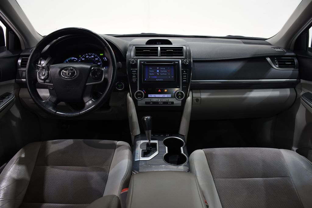 2013 Toyota Camry Hybrid XLE 8