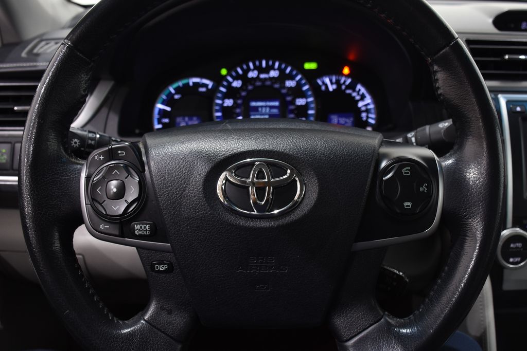 2013 Toyota Camry Hybrid XLE 10