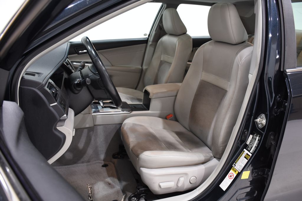 2013 Toyota Camry Hybrid XLE 17