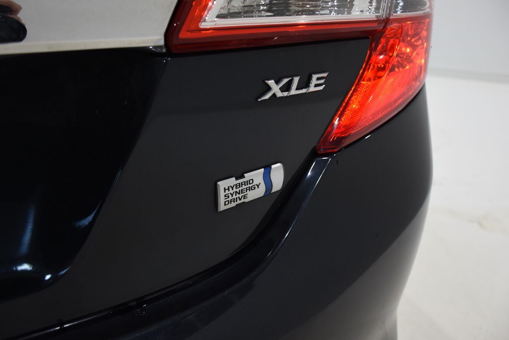 2013 Toyota Camry Hybrid XLE 26