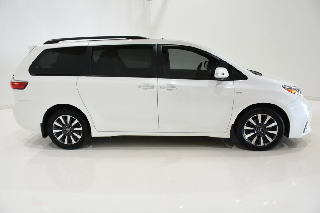 2020 Toyota Sienna Limited Premium 3