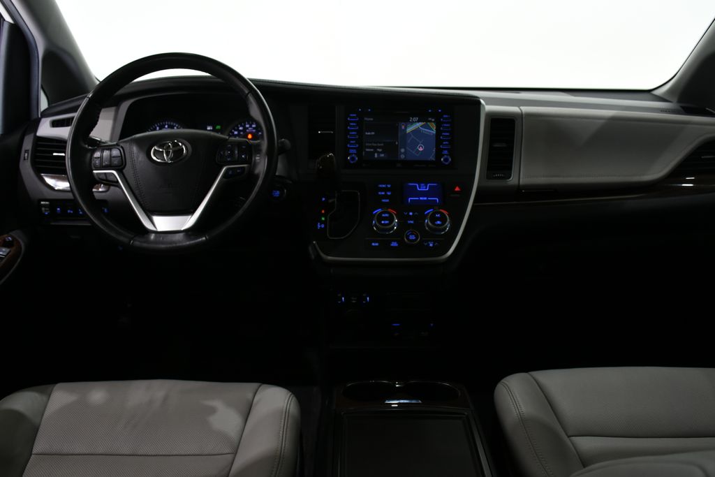 2020 Toyota Sienna Limited Premium 8