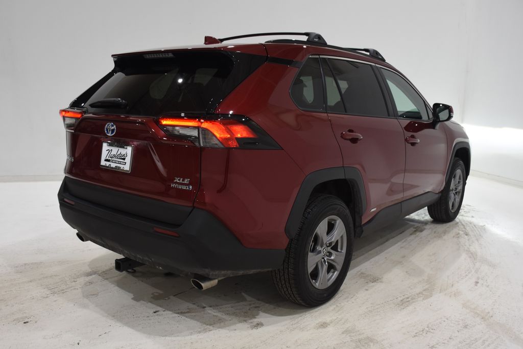 2022 Toyota RAV4 Hybrid XLE 4