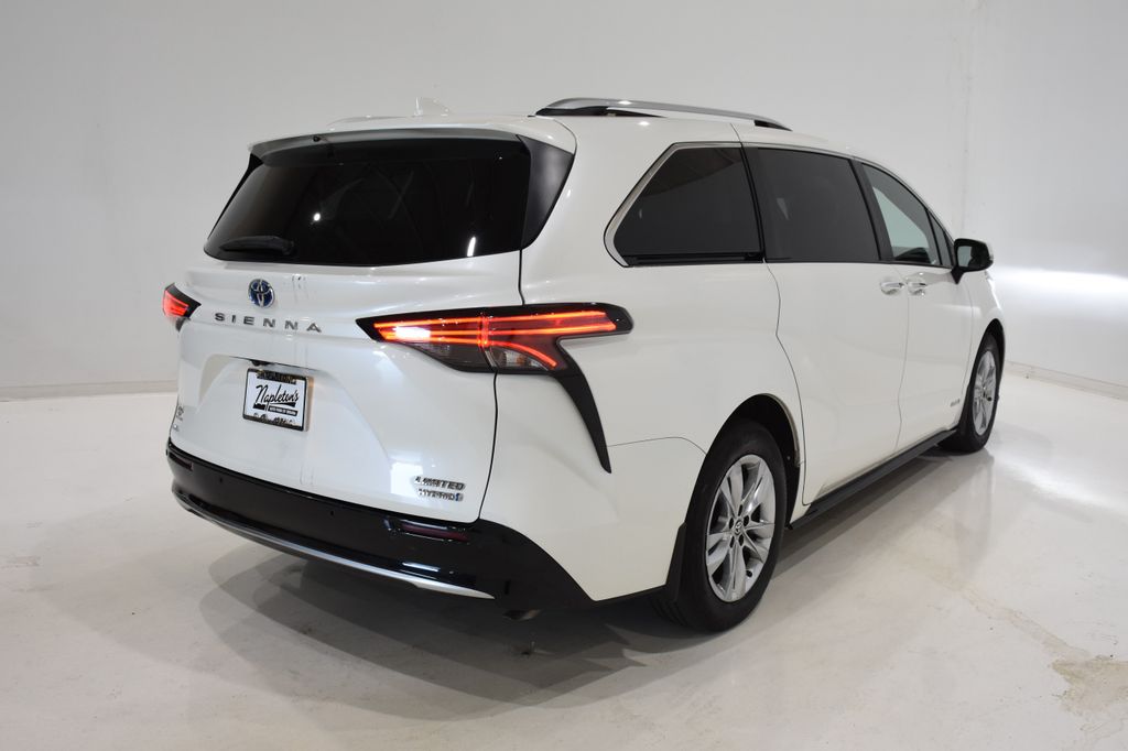 2021 Toyota Sienna Limited 4