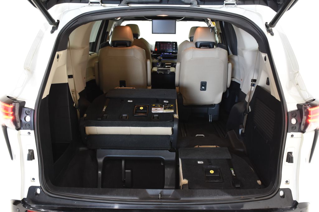 2021 Toyota Sienna Limited 32