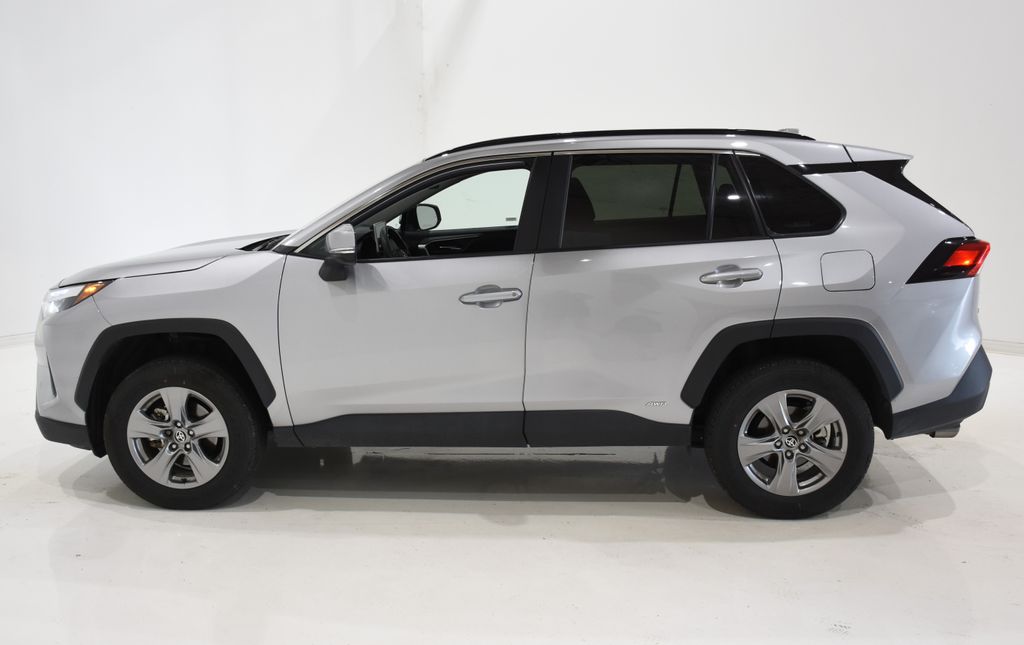 2024 Toyota RAV4 Hybrid XLE 3