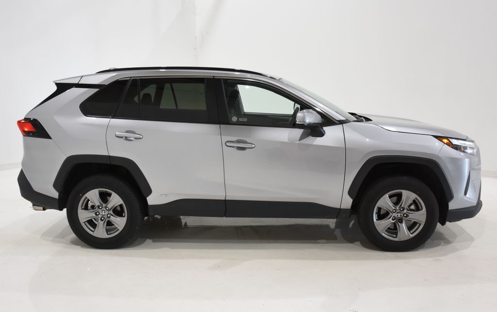 2024 Toyota RAV4 Hybrid XLE 4