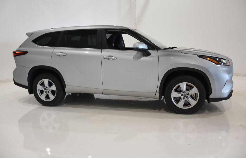 2024 Toyota Highlander LE 3