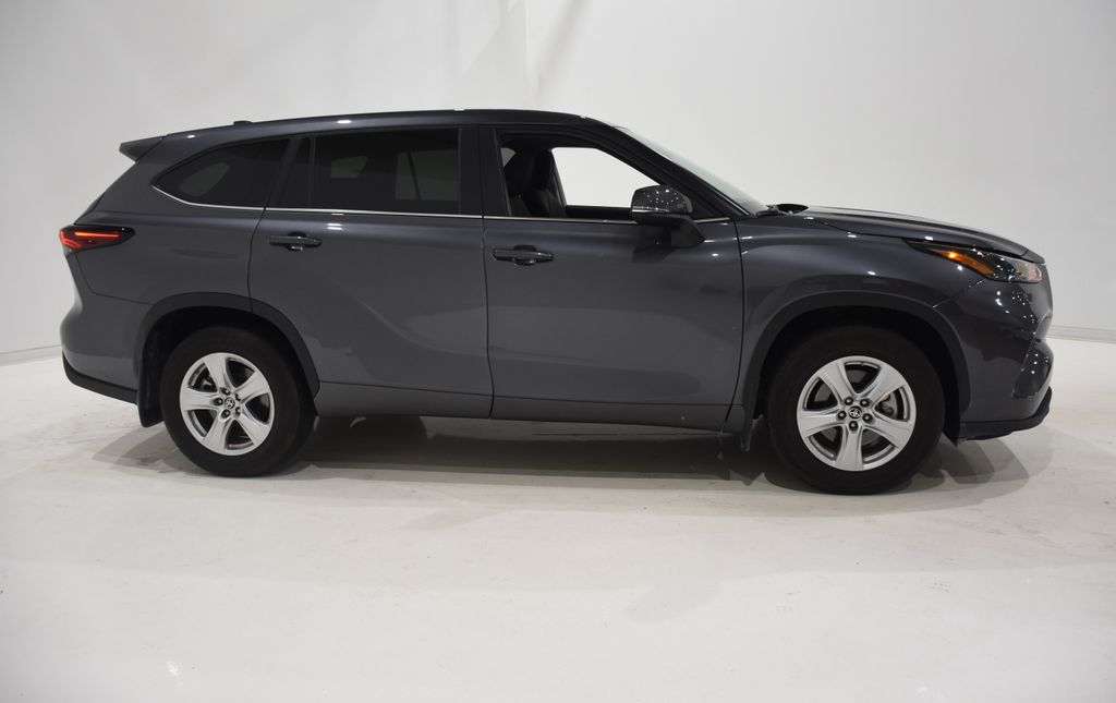 2024 Toyota Highlander LE 3