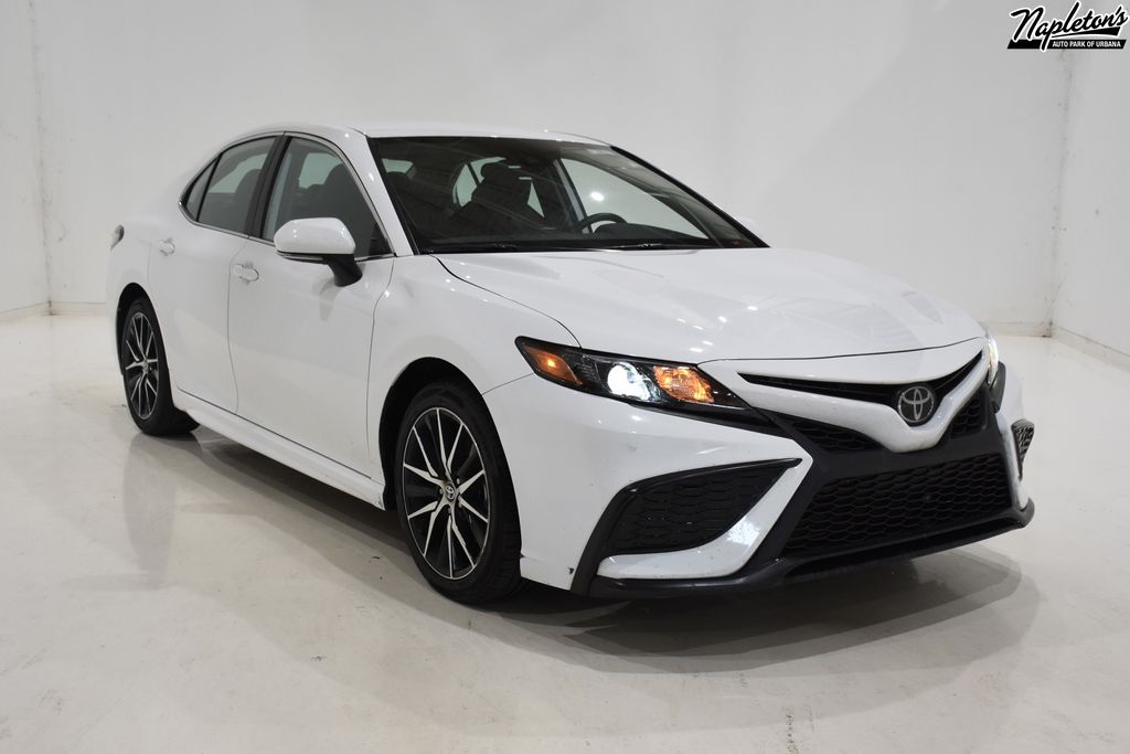 2024 Toyota Camry SE 1