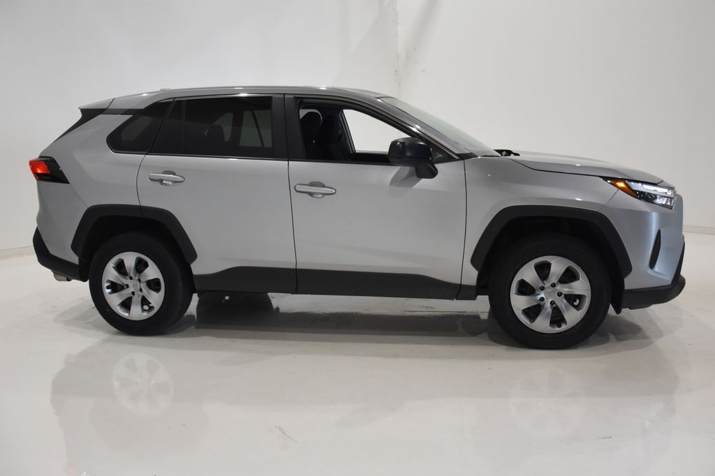 2023 Toyota RAV4 LE 3