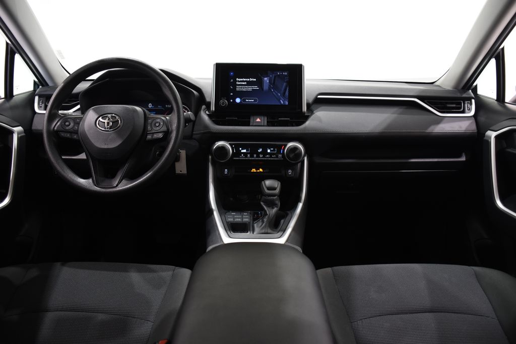 2023 Toyota RAV4 LE 8