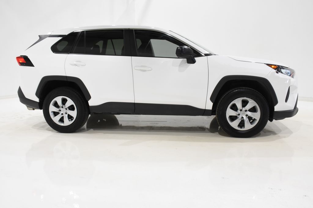 2023 Toyota RAV4 LE 3