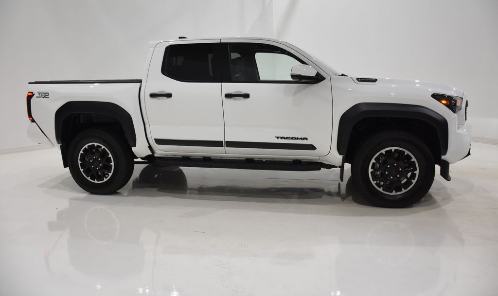 2024 Toyota Tacoma Hybrid TRD Off Road 3