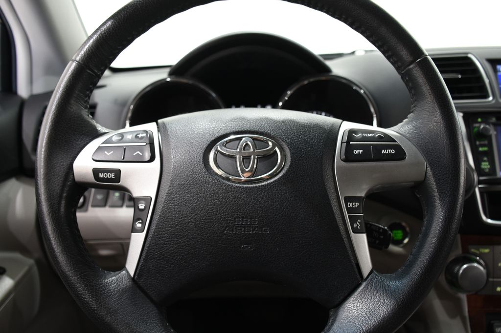 2013 Toyota Highlander Limited 10