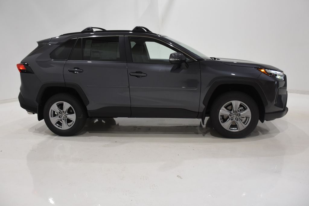 2024 Toyota RAV4 XLE 3