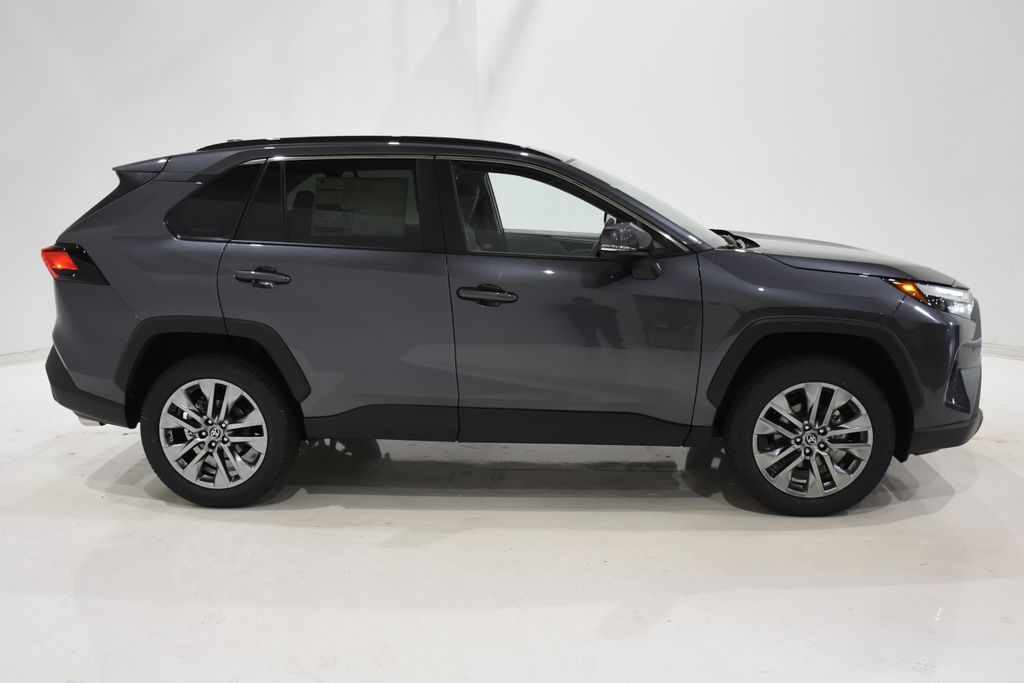 2025 Toyota RAV4 XLE Premium 3