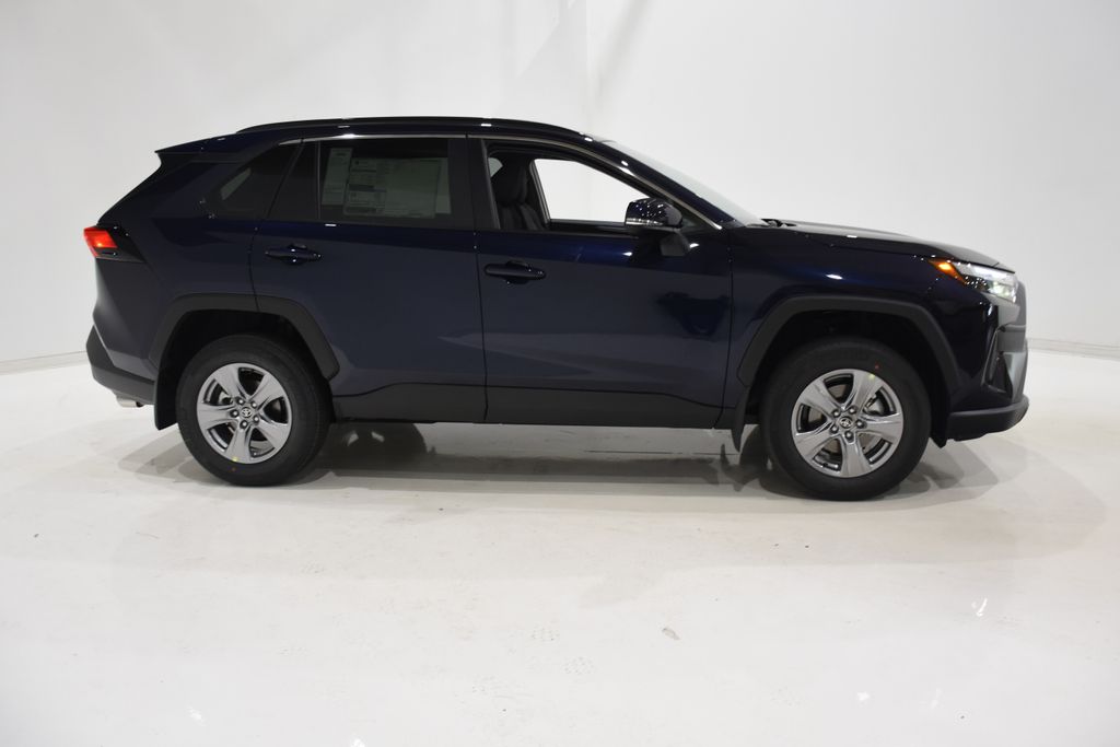 2024 Toyota RAV4 XLE 3