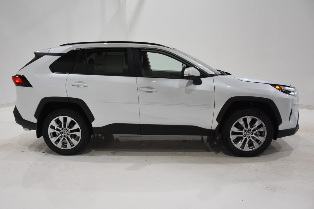 2025 Toyota RAV4 XLE Premium 3