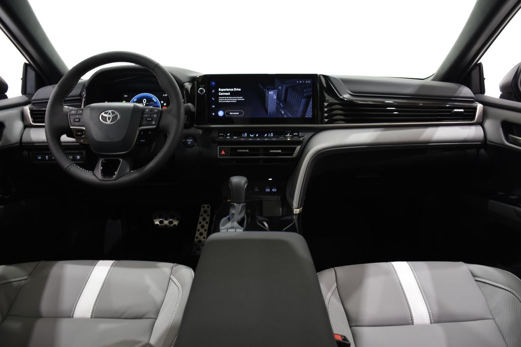 2025 Toyota Camry SE 8