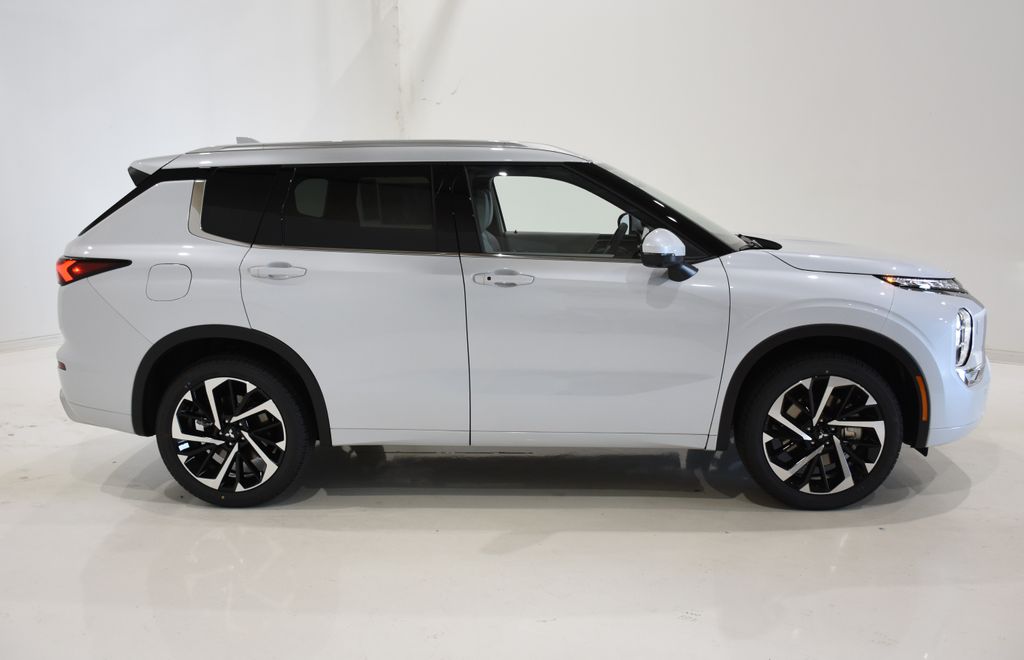 2024 Mitsubishi Outlander SEL 3