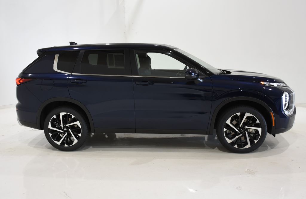 2024 Mitsubishi Outlander SE 3