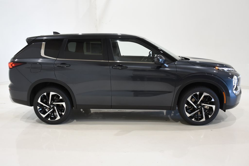 2024 Mitsubishi Outlander SE 3