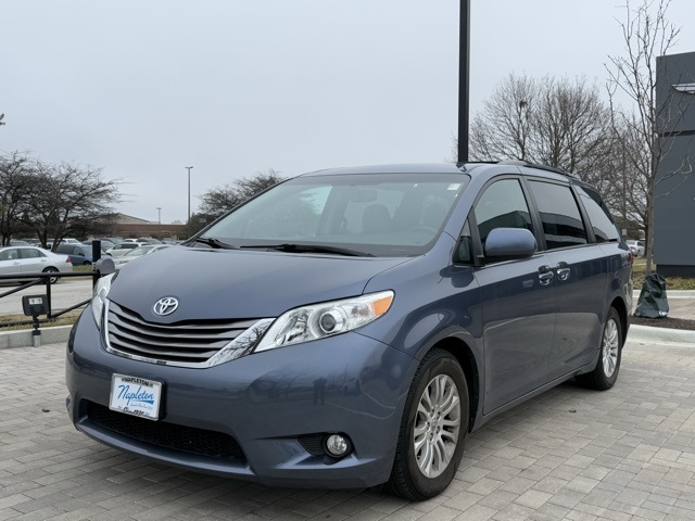 2015 Toyota Sienna XLE 1