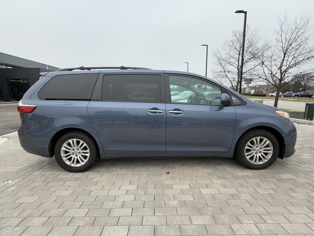 2015 Toyota Sienna XLE 4