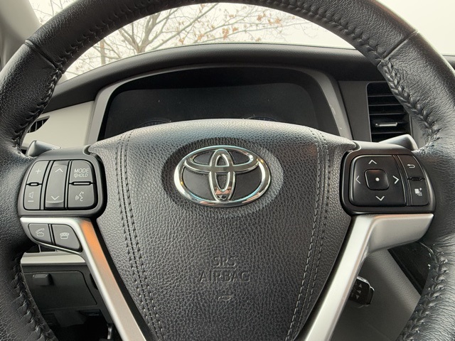 2015 Toyota Sienna XLE 15