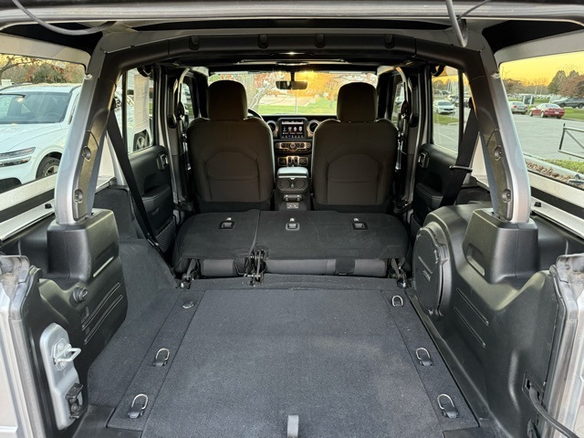 2018 Jeep Wrangler Unlimited Sahara 27