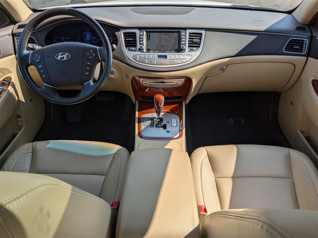 2013 Hyundai Genesis 3.8 26