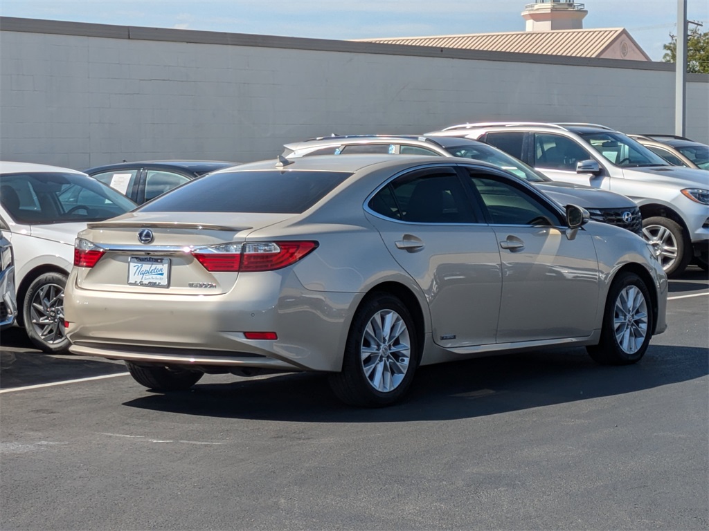 2013 Lexus ES 300h 5