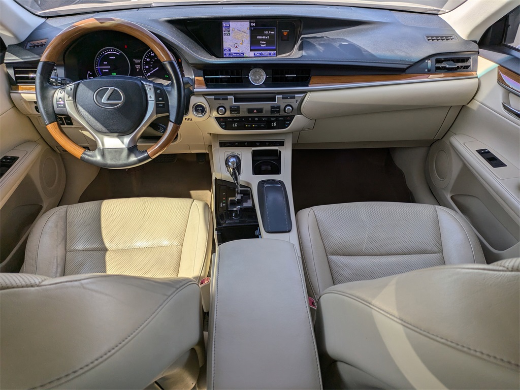 2013 Lexus ES 300h 22