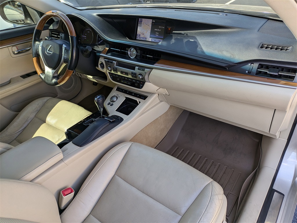 2013 Lexus ES 300h 27