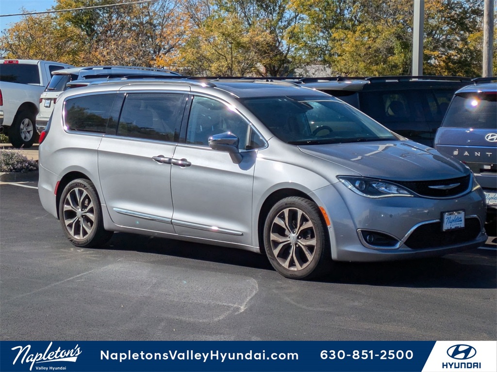 2017 Chrysler Pacifica Limited 1