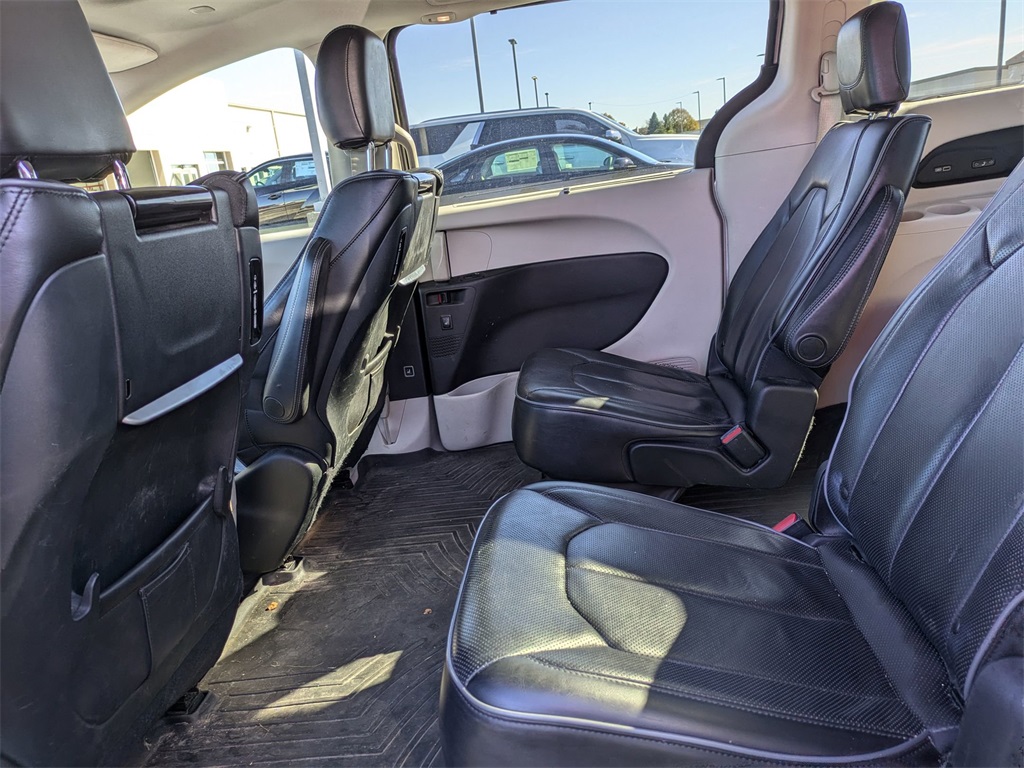 2017 Chrysler Pacifica Limited 19