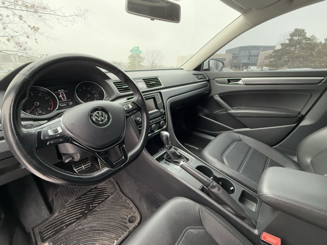 2016 Volkswagen Passat 1.8T R-Line 10