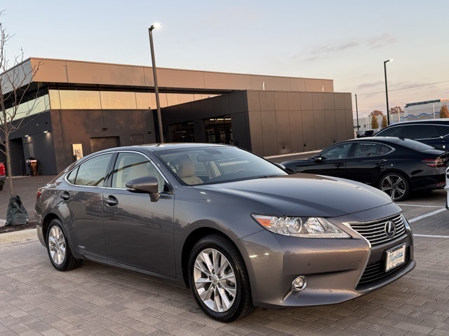 2014 Lexus ES 300h 3