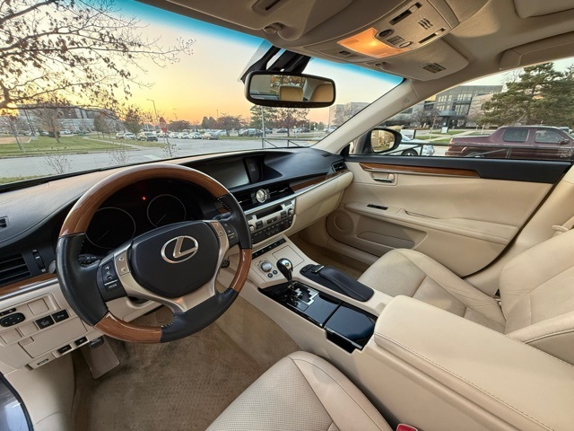 2014 Lexus ES 300h 10