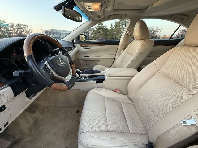 2014 Lexus ES 300h 11