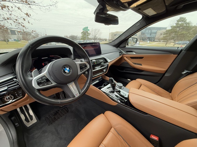 2022 BMW 5 Series M550i xDrive 10