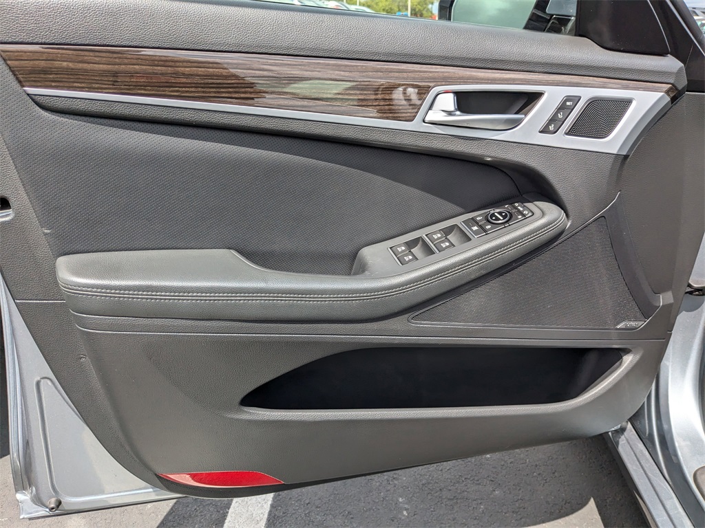 2015 Hyundai Genesis 3.8 9