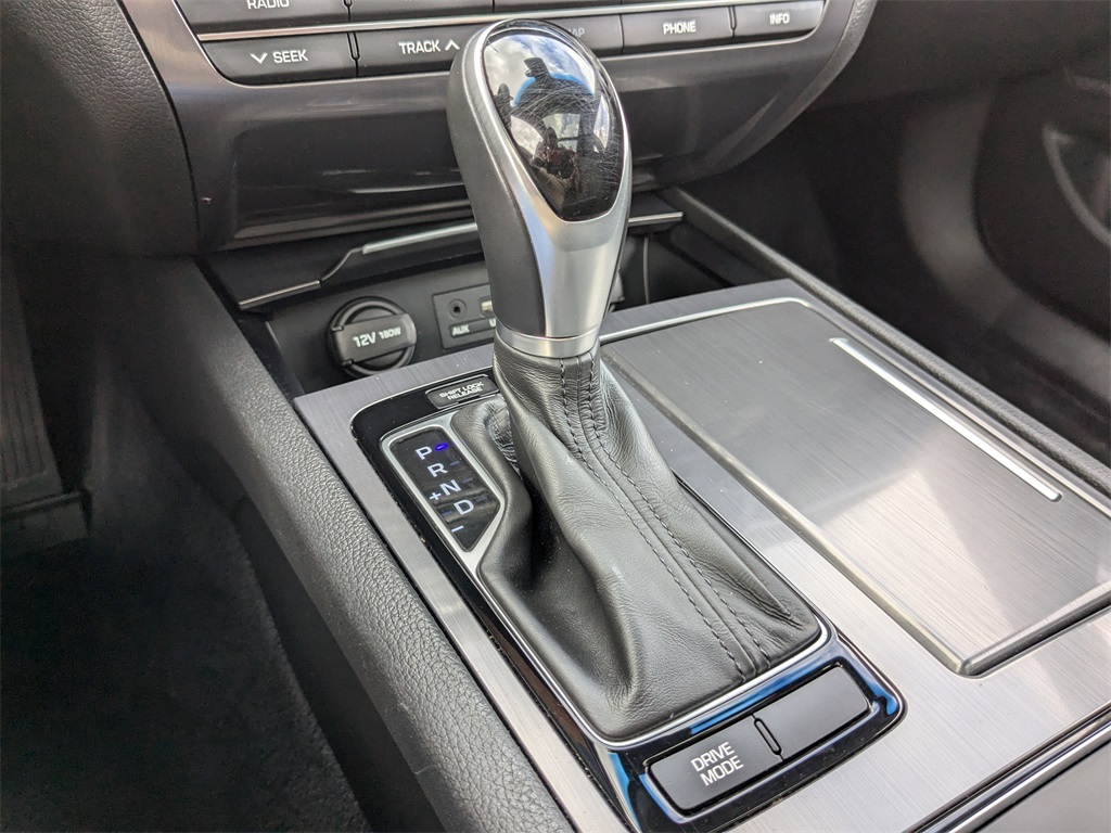 2015 Hyundai Genesis 3.8 23