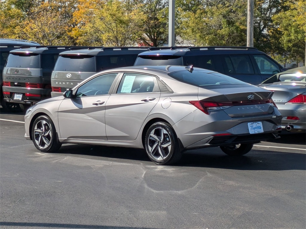 2023 Hyundai Elantra SEL 3