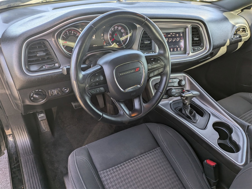 2019 Dodge Challenger SXT 10